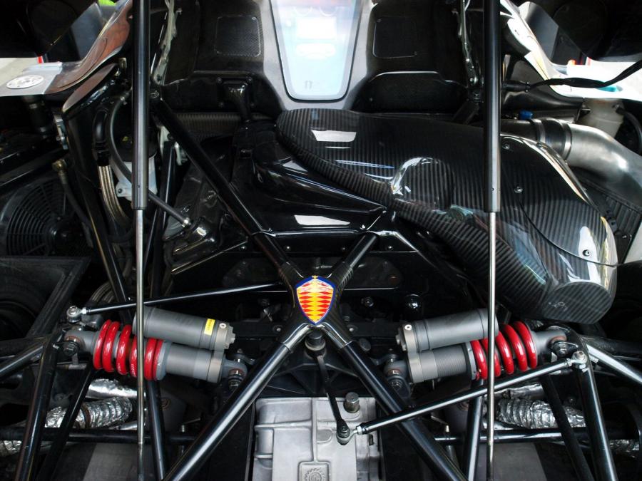 Моторный отсек Koenigsegg CCR Evo 817 by Edo Competition (7014) 2011 года  (фото 7 из 42)